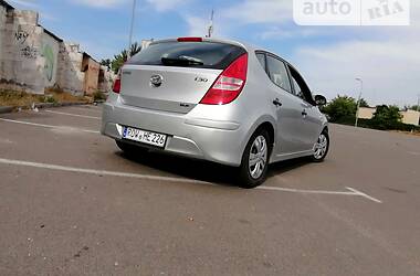 Hyundai i30 blue drive 2011