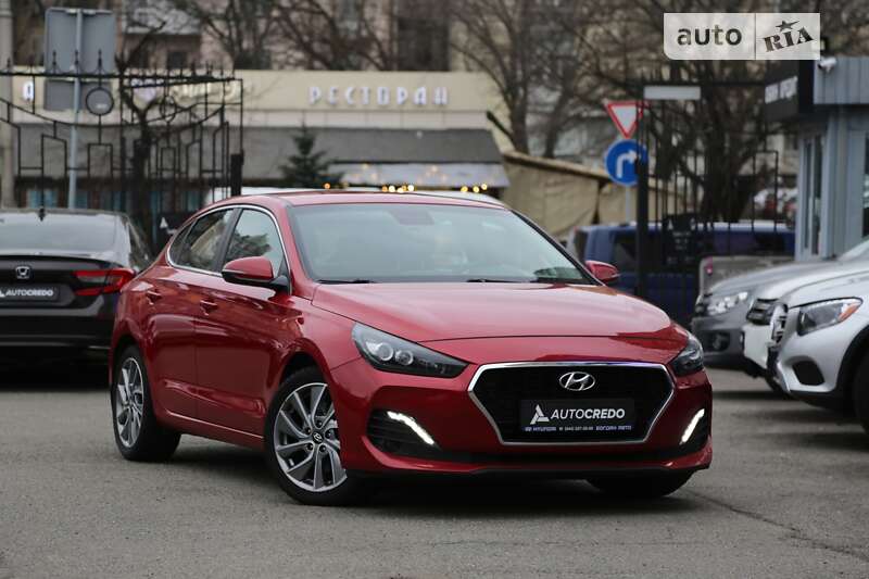 Фастбэк Hyundai i30