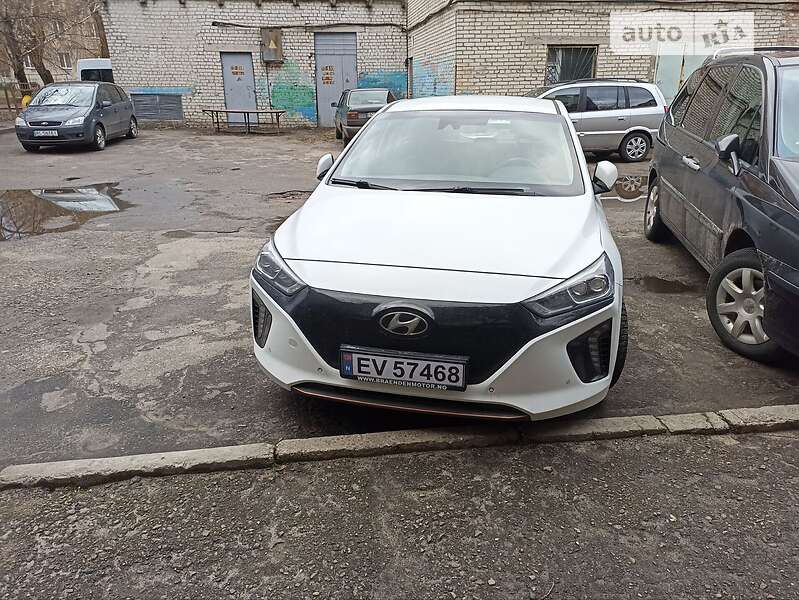 Лифтбек Hyundai Ioniq Electric