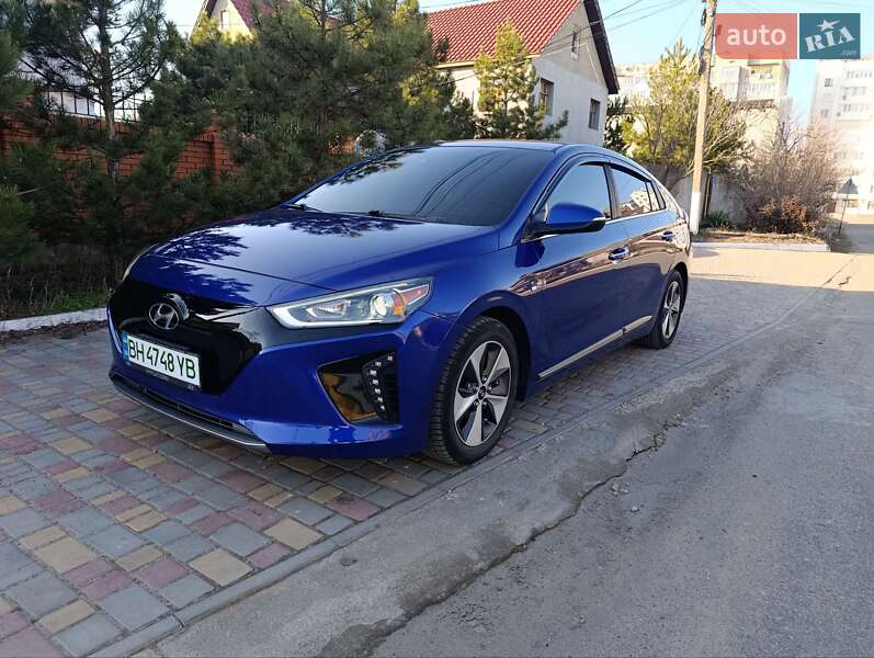 Хетчбек Hyundai Ioniq Electric