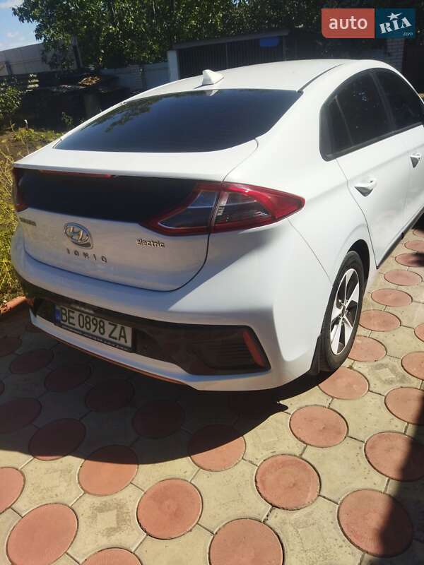 Хетчбек Hyundai Ioniq