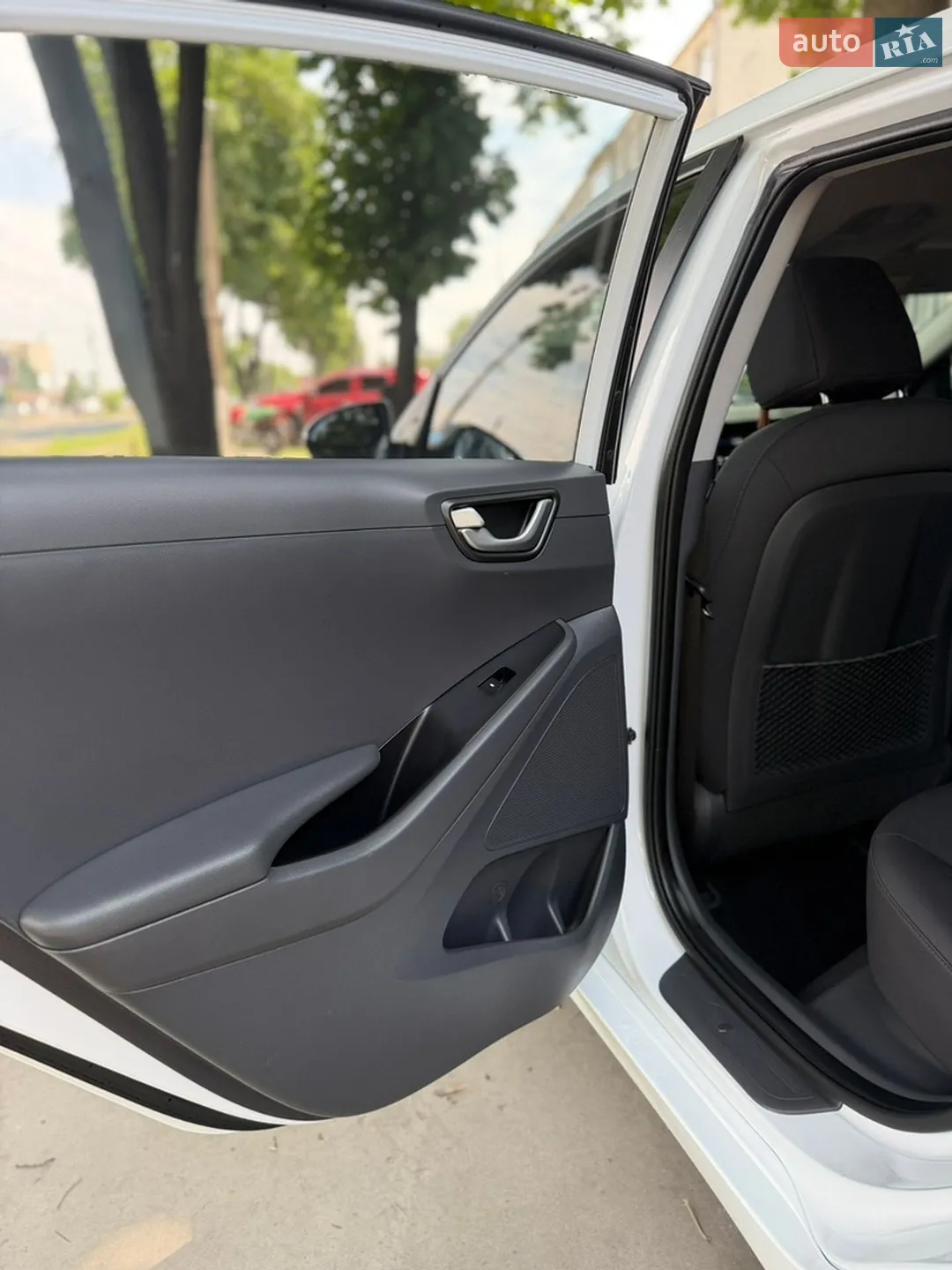 Hyundai Ioniq 2019 VIN KMHC751HFKU044416 фото оголошення 25 з 121