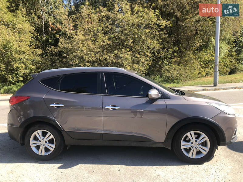 Позашляховик / Кросовер Hyundai ix35