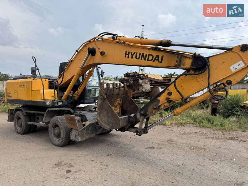 Hyundai R 200-W7