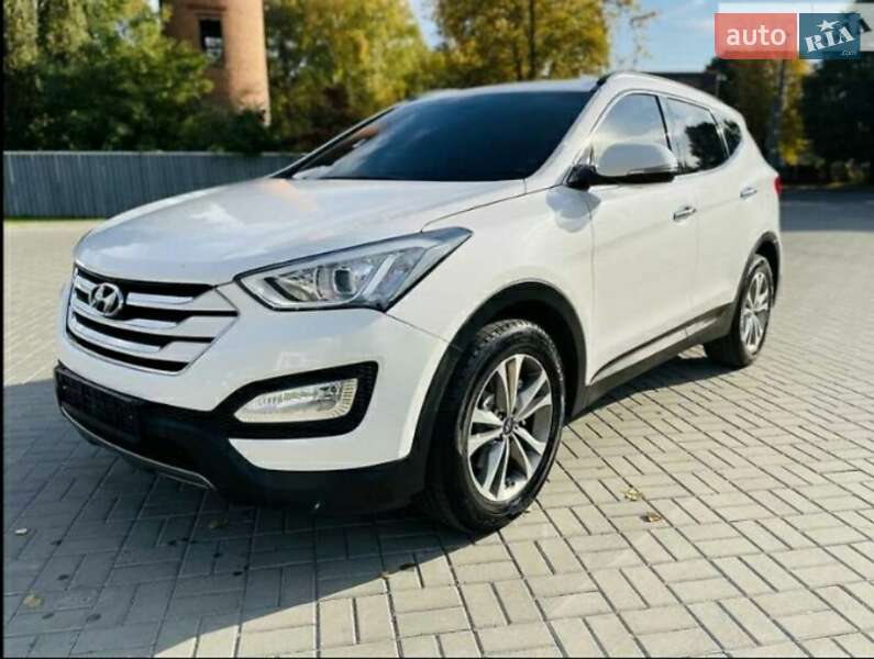 Hyundai Santa FE 2015 року в Чернівцях