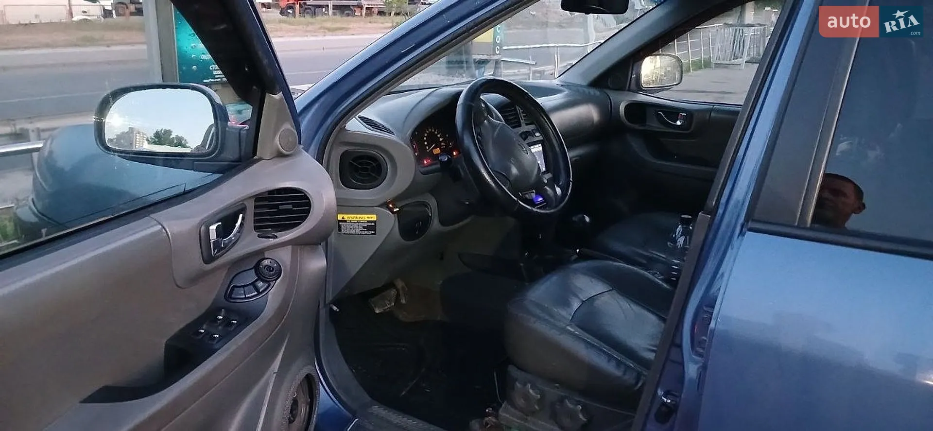 Hyundai Santa FE 2002 VIN KMHSC81DP2U347379 фото оголошення 9 з 16