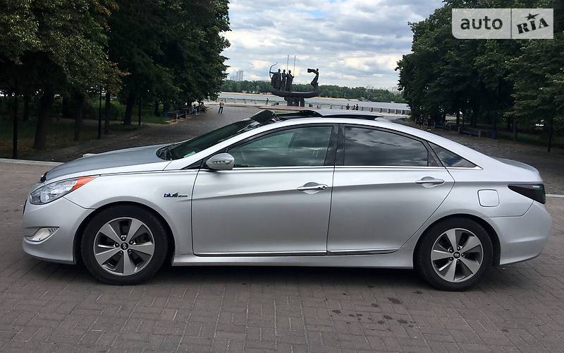 AUTORIA    Hyundai Sonata 2012      