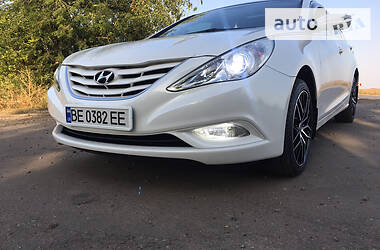 Hyundai Sonata Official 2011