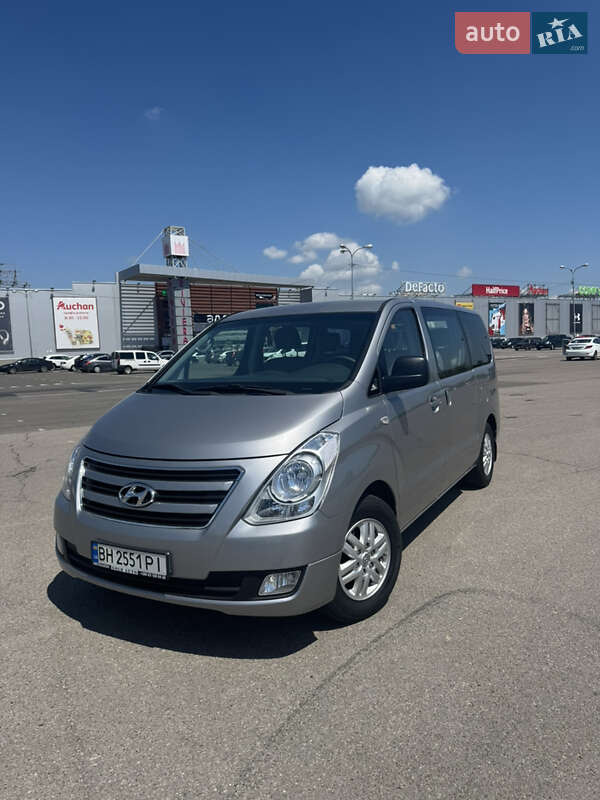 Hyundai Starex