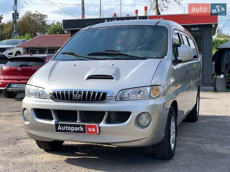 Мінівен Hyundai Starex