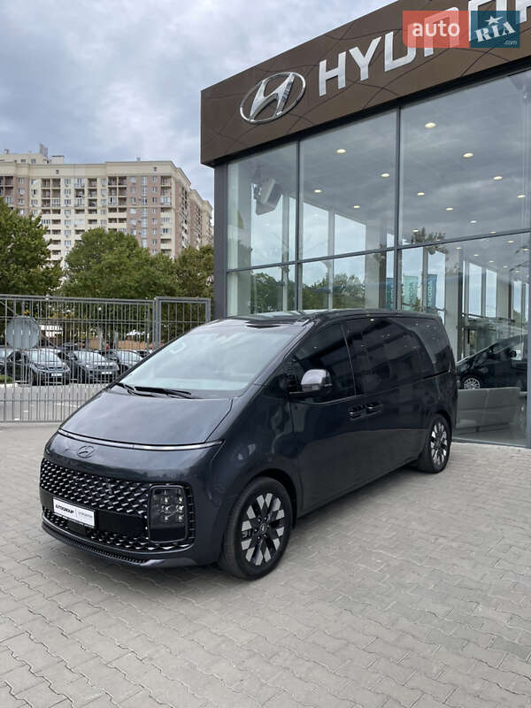 Мінівен Hyundai Staria