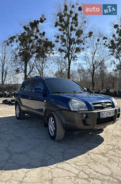 Hyundai Tucson  2005