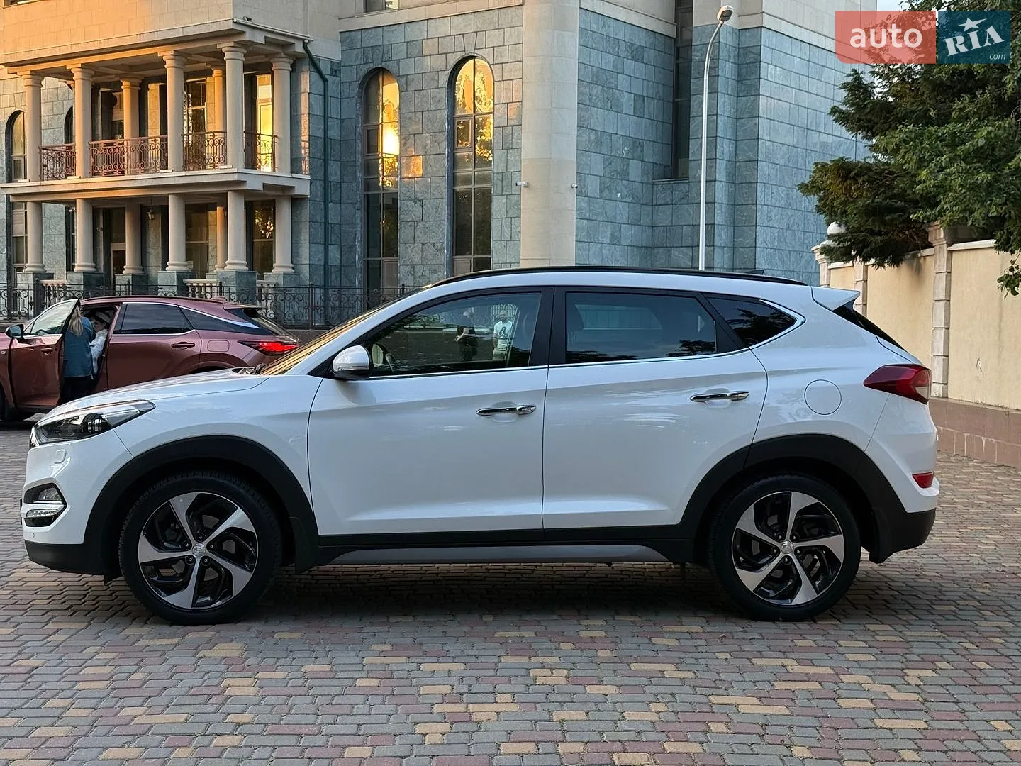 Hyundai Tucson 2017 VIN TMAJ381ADHJ393183 фото оголошення 14 з 68