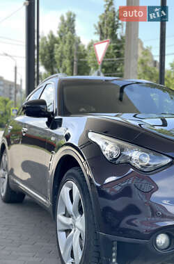 Infiniti FX 30  2011