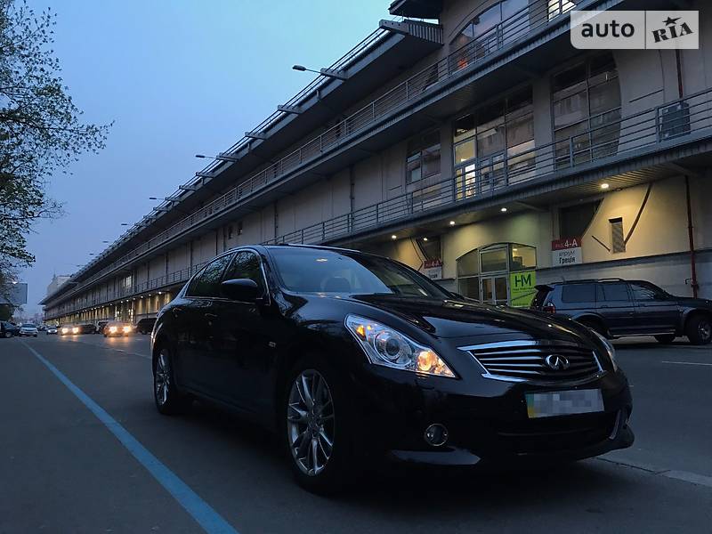 Infiniti G25 2011 года