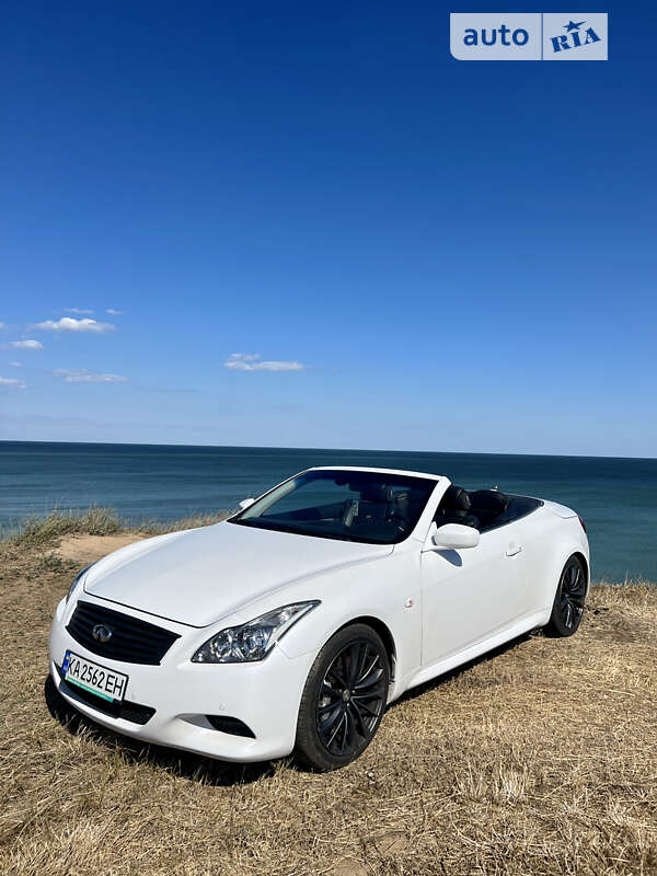 Кабріолет Infiniti G37