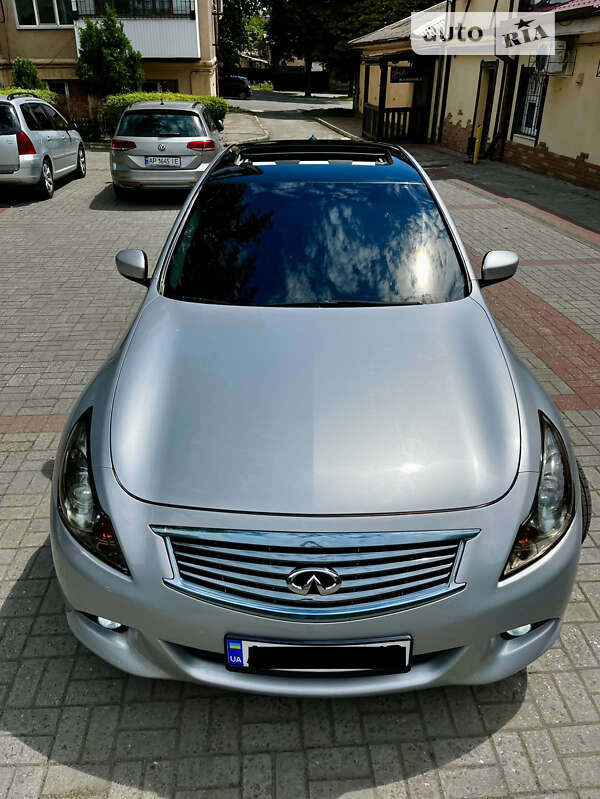 Седан Infiniti G37