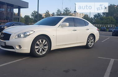 Infiniti M25  2012