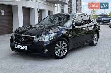 Infiniti M25  2012