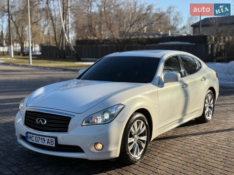 Infiniti M25