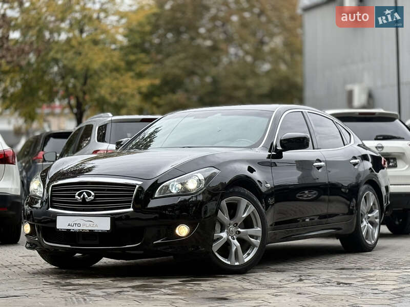 Седан Infiniti M30