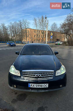 Infiniti M35  2005