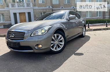 Infiniti M37  2011