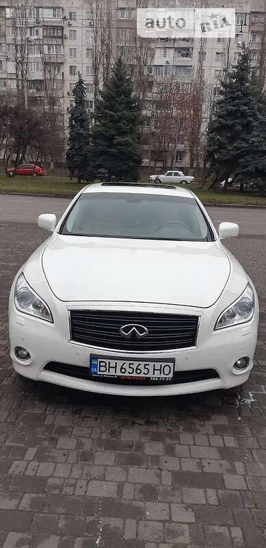 Infiniti M37