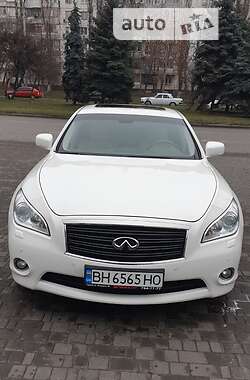 Infiniti M37  2011