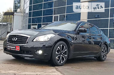 Infiniti M37  2010