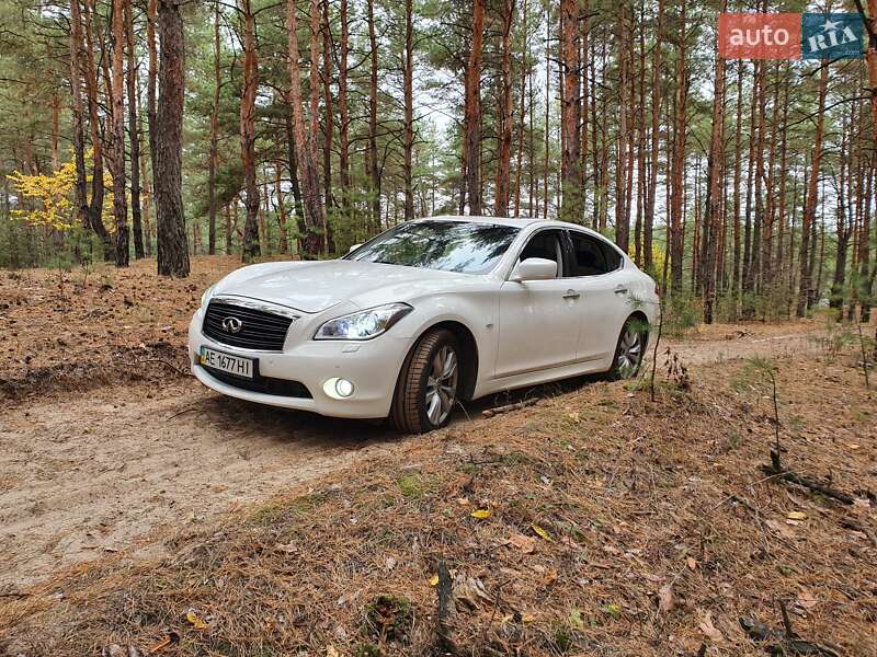 Седан Infiniti M37