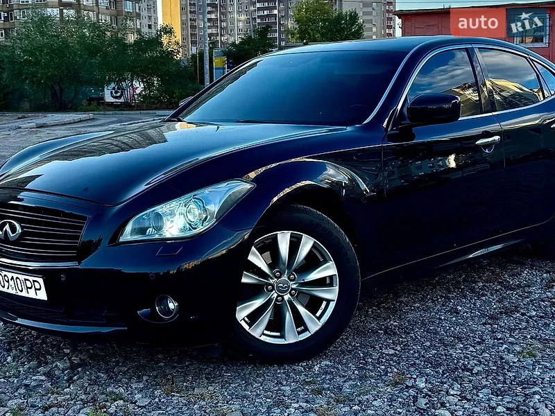 Infiniti M37 2012