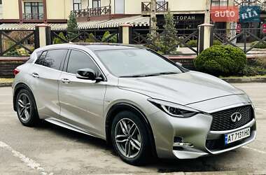 Infiniti Q30  2016