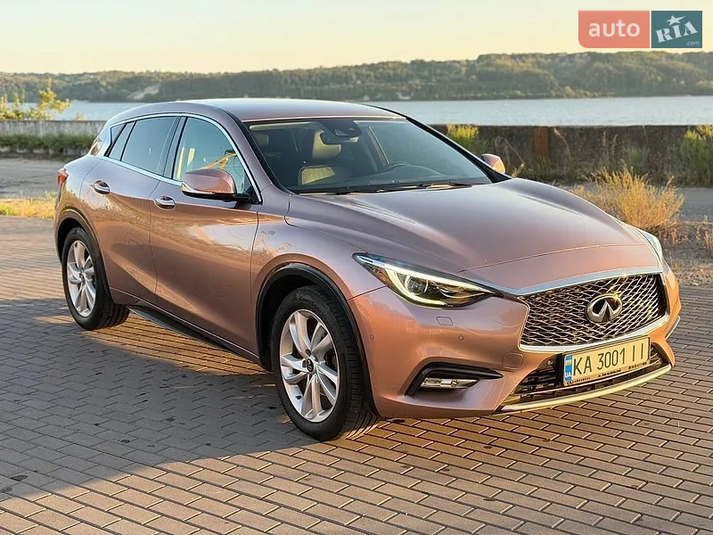 Infiniti Q30
