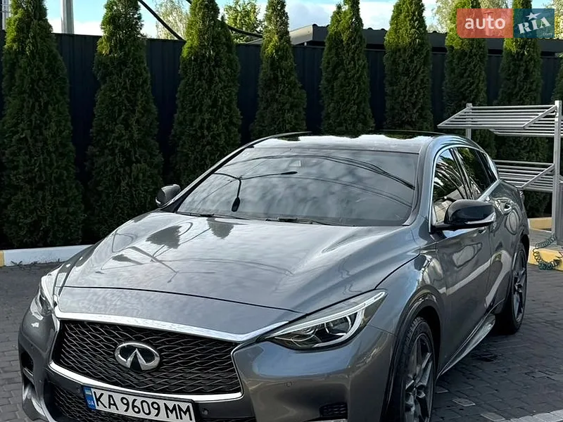 Infiniti Q30