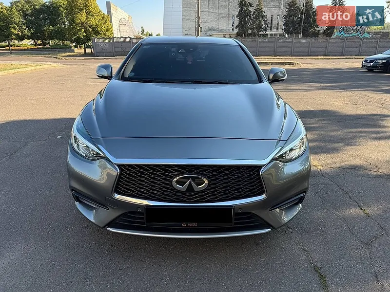 Infiniti Q30