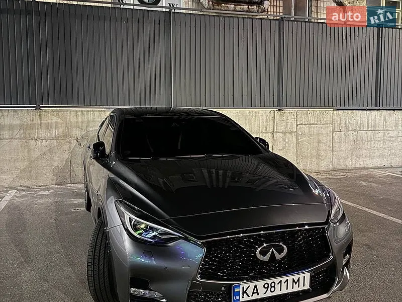Infiniti Q30