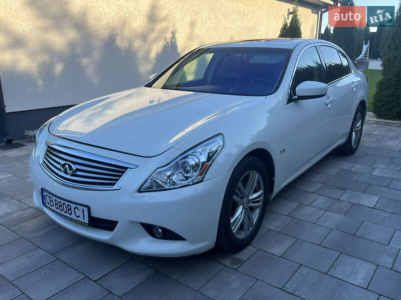 Седан Infiniti Q40