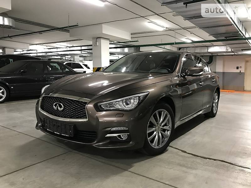Infiniti Q50 2015 года