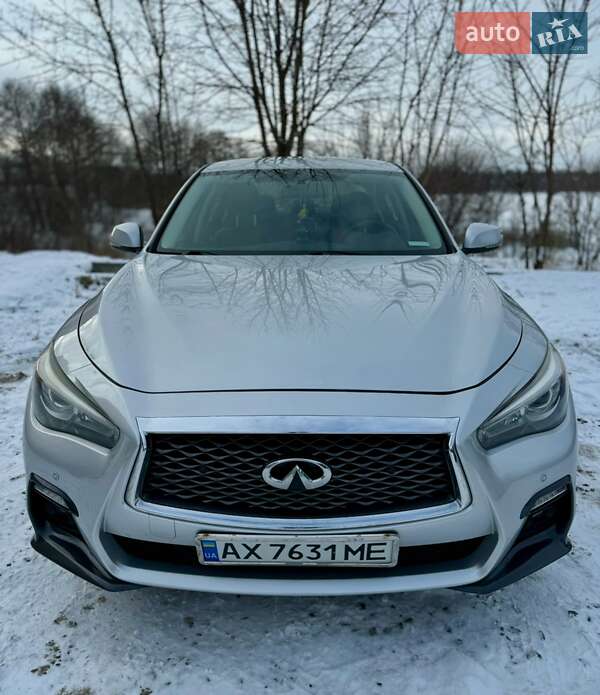 Седан Infiniti Q50
