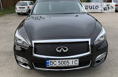 Infiniti Q70  2015