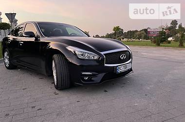 Infiniti Q70  2016