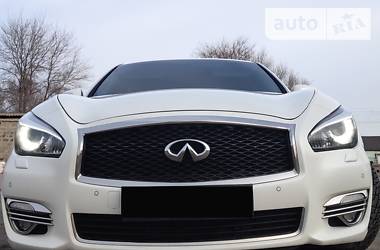 Infiniti Q70  2016