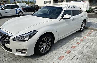 Infiniti Q70  2017