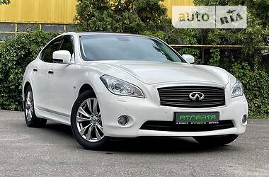 Infiniti Q70  2013