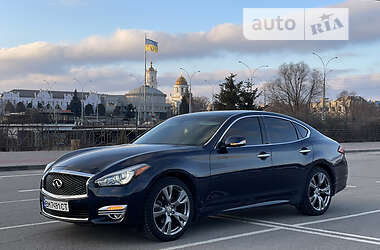 Infiniti Q70 AWD 2014