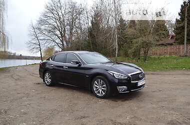 Infiniti Q70  2015