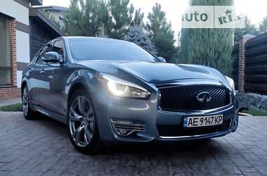 Infiniti Q70  2015