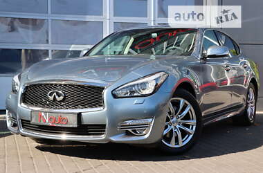 Infiniti Q70  2017