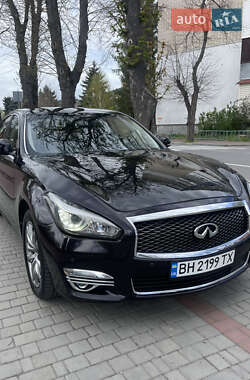 Infiniti Q70  2015